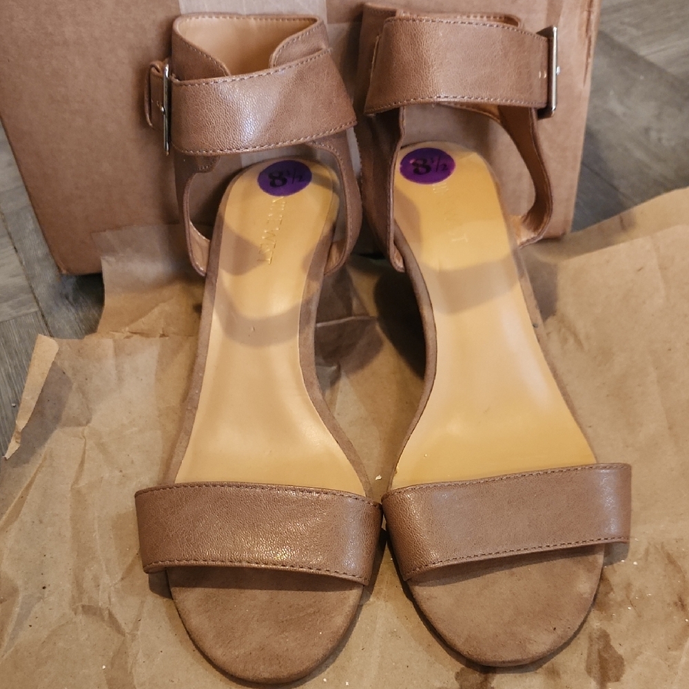 Nine West Elegant Tan Women's Sandals
